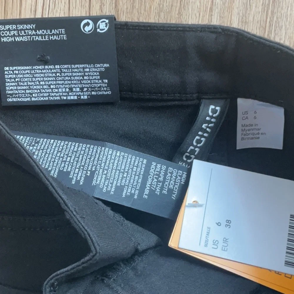 Divided Super Skinny High Waist Jeans - Black - Picture 3 of 6